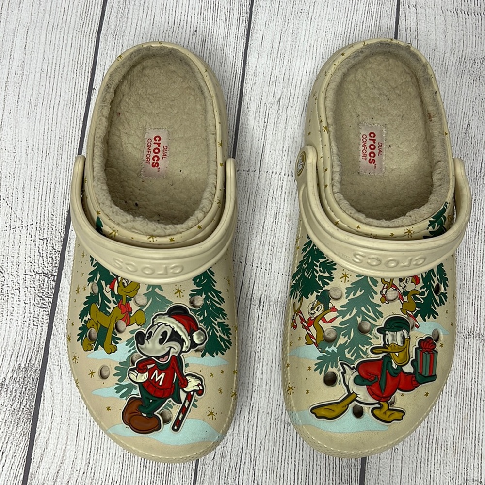 🔹 Disney Christmas 2022 Crocs Clogs